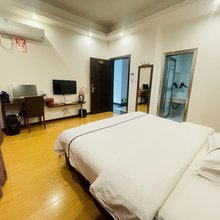 榕江滨江华丽酒店