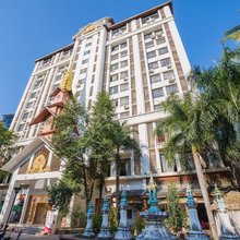 西双版纳景洪江林溪畔酒店(告庄星光夜市店)