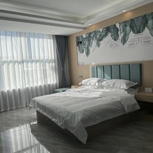 河南蒙古自治县宝音大酒店