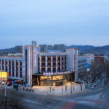 锦州渤海大学市府广场亚朵酒店