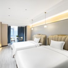 麦亚米居酒店(南华大学融冠乐街店)