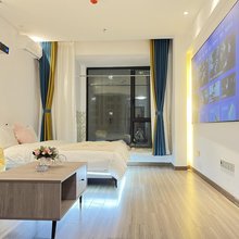 蜜糖·ins风·House(乌鲁木齐红光山国际会展中心店)