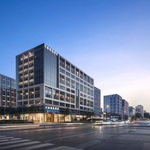 万嘉精品酒店(天津滨海国际机场王府井奥莱新燕莎小镇店)
