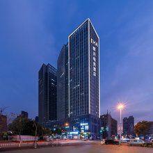 EHA辉月高空电竞酒店(武汉王家湾人信汇店)