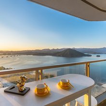 方小义Junx家庭影院LOFT湖景公寓(千岛湖中心湖区天屿景区店)