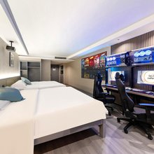 尖峰·悦电竞酒店(重庆江北机场融创中央广场店)
