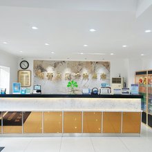 惠青居宾馆(青岛重庆中路遵义路地铁站店)