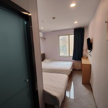 七彩宾馆(北京南站石榴庄地铁站店)