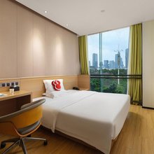 路客HOTELS酒店(广州天河体育中心林和西地铁站店)