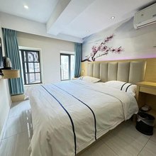 云尚精品公寓(武汉光谷广场工程大学店)