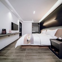 白鹿酒店(西安欧亚学院店)