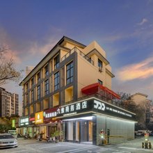 六维商务酒店(湖州师范学院梅地亚广场店)