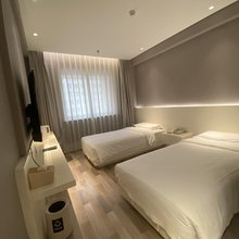 见唐酒店(西安高新创业咖啡街区店)
