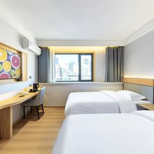 金诚假日酒店(兰州火车站五泉下广场店)