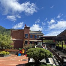 留坝紫柏康养酒店