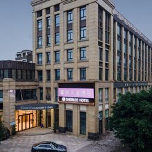 喜丽天呈酒店(重庆东站长生桥地铁站店)