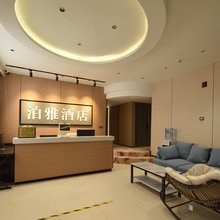 泊雅电竞影院民宿(武汉藏龙岛湖北经济学院店)