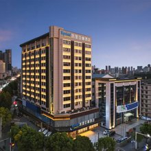 凯里亚德酒店(武汉黄鹤楼武昌火车站店)