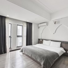 有温民宿(武汉体育中心经开万达广场店)