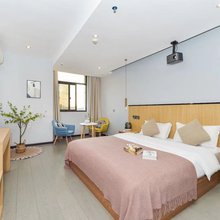 龙悦商务宾馆 (柳州跃进路保利广场店)