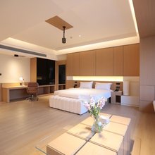 华居宾馆(阜新大商新玛特解放广场店)