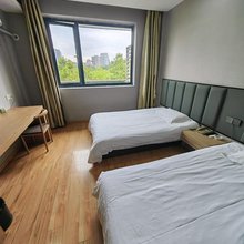 杭州欢心假日酒店(武林广场地铁站店)