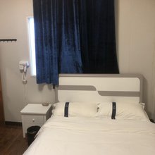 巷往民宿(五环大道地铁站店)