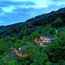 峨眉山东月半山民宿