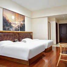 璞玥酒店(长清名流广场店)