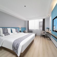 雅美途酒店(玉林银丰国际中药港大润发店)