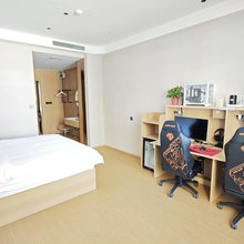 鑫家电竞酒店