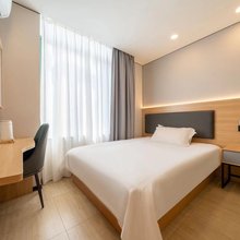 青季酒店MINI(上海凯德龙之梦莘庄公园店)