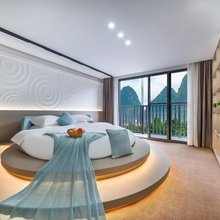 四季花畔·白月光酒店(桂林阳朔西街店)