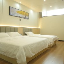 拾贰舍客栈(青岛中联创意广场宁夏路地铁站店)