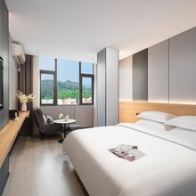 中隆时尚影视公寓(深圳坪山东纵纪念馆地铁站店)