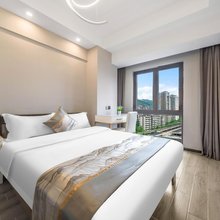 梵尘酒店(六公里轻轨站店)