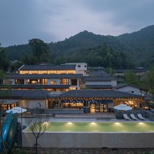向野而生(赣州崆峒宿集店)
