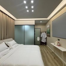李见如故影音民宿(多尔玛时代广场店)