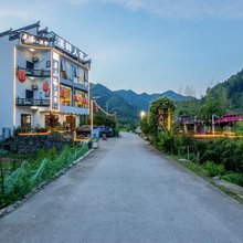 黄山休宁半山海·溪舍·溪畔人家