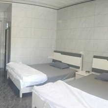 三路餐馆住宿