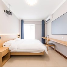 悦枫民宿(洛阳火车站王城公园地铁站店)