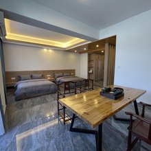 月畔山居