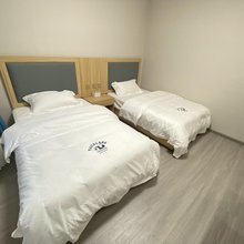 卧龙忆乡居民宿