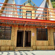 巴郎山麓营地