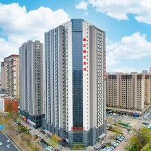青岛鑫龙假日酒店(黄岛金沙滩钱塘江路青职学院地铁站店)