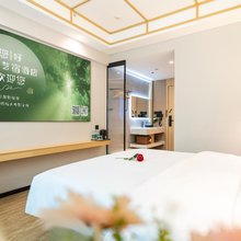 影迷艺宿酒店(南宁广西大学地铁站农院路店)