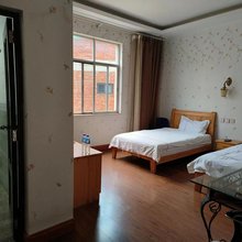 弥勒在水一方客栈(湖泉生态园店)