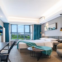 臻艺术酒店(郑州博雅广场龙子湖地铁站店)