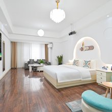 简舍民宿(颍州万达广场店)