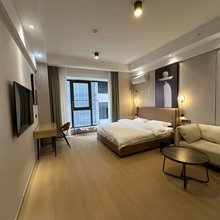 鹭岛轻奢民宿(商丘中环广场高铁火车站店)